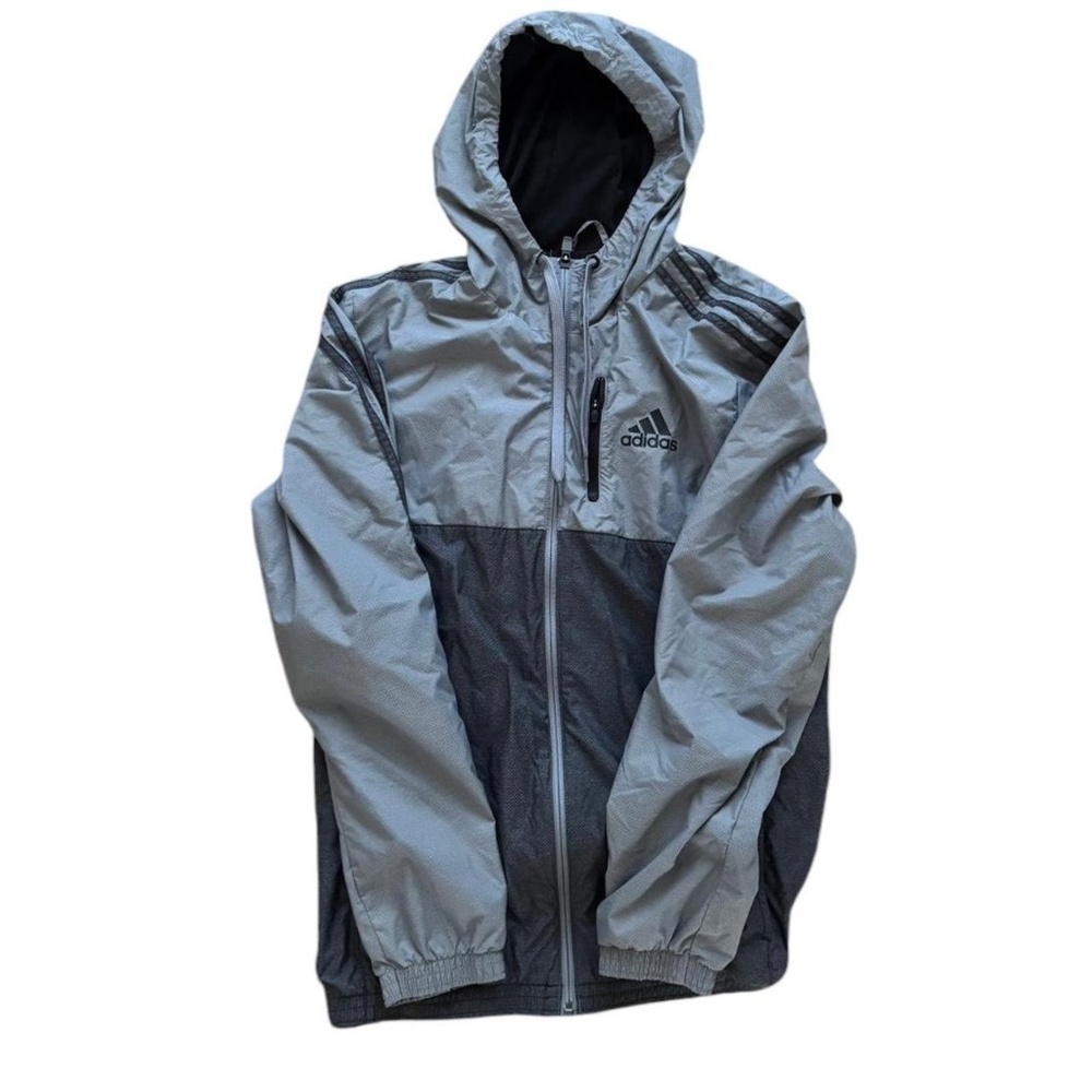 ✰gray Adidas windbreaker in a men's size small✰